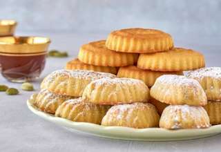 طبق ملئ بالمعمول الشهي